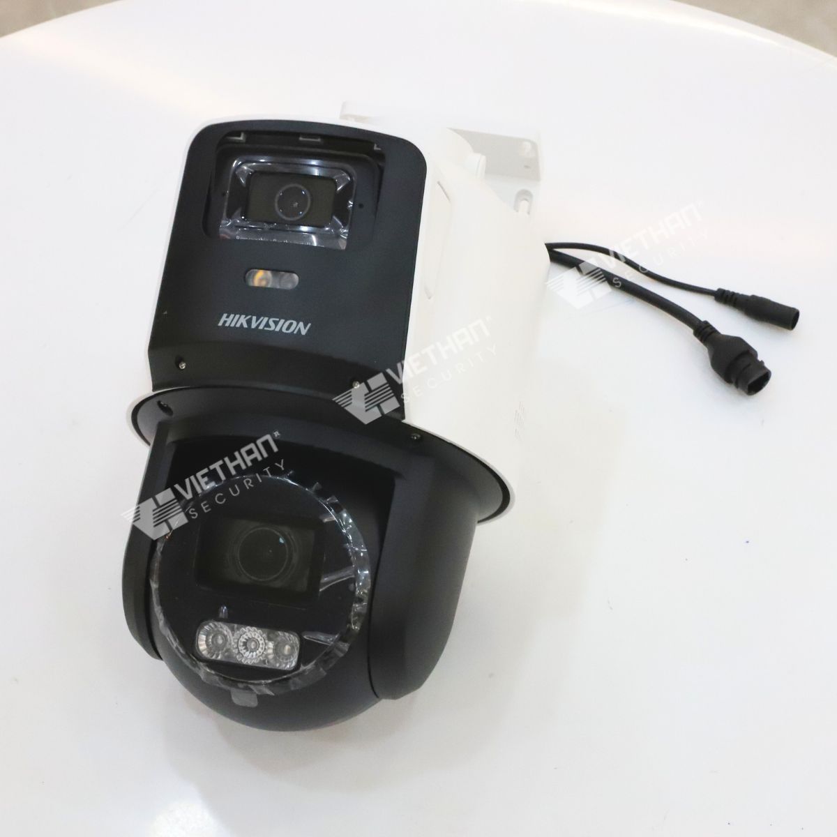 Camera TandemVu PTZ Hikvision DS-2SE3C404MWG-E/14 8MP (4MP+4MP) đàm thoại hai chiều, hồng ngoại 40m, phát hiện người/xe