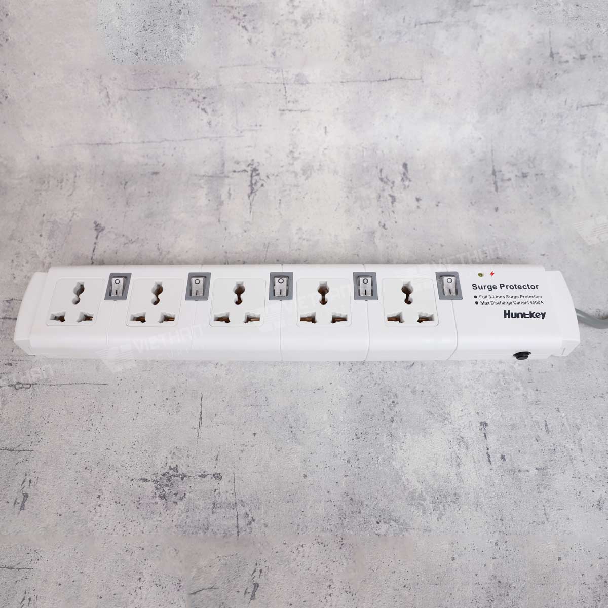 Ổ cắm điện Huntkey PZC-504 5 lỗ cắm, dây dài 2 mét, chống sét L-N/L-PE/N-PE, 2500W, cầu chì chống quá tải