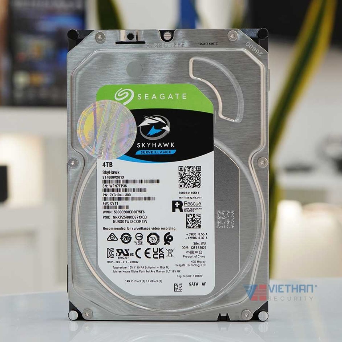Ổ cứng 4TB SEAGATE SKYHAWK ST4000VX013 hiệu năng 180MB/s, Cache 256MB, cảm biến chống rung RV